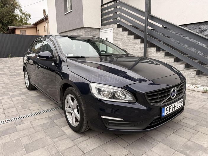 VOLVO V60 2.0 D [D3] Momentum