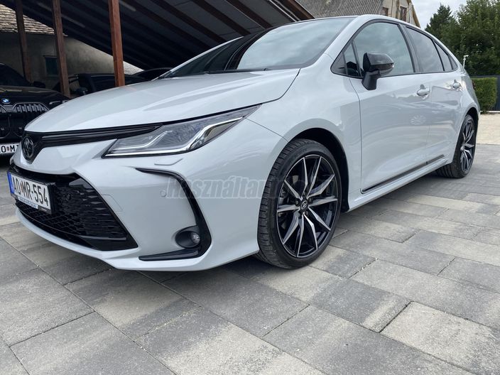 TOYOTA COROLLA Sedan 1.8 Hybrid GR Sport e-CVT