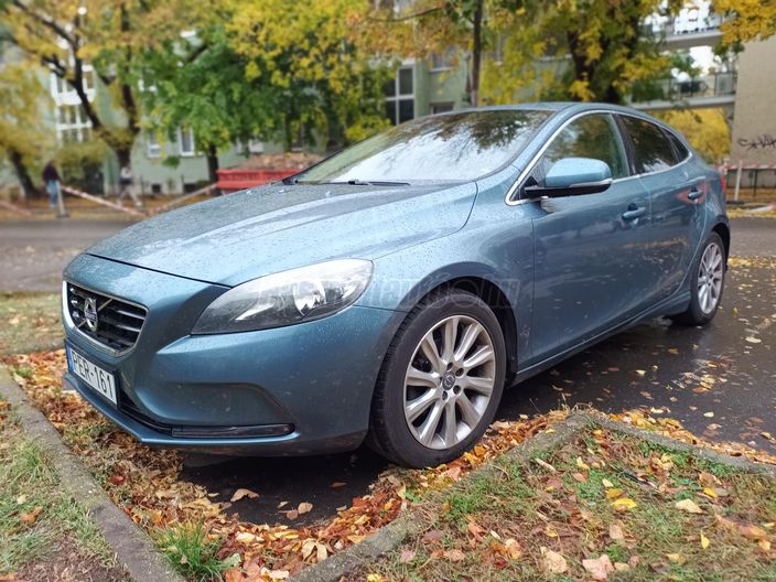 VOLVO V40 1.6 D [D2] Momentum
