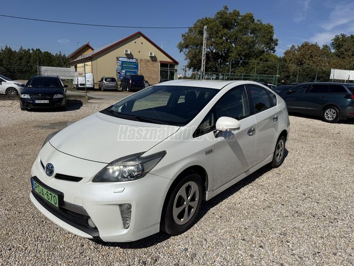 TOYOTA PRIUS PLUG-IN