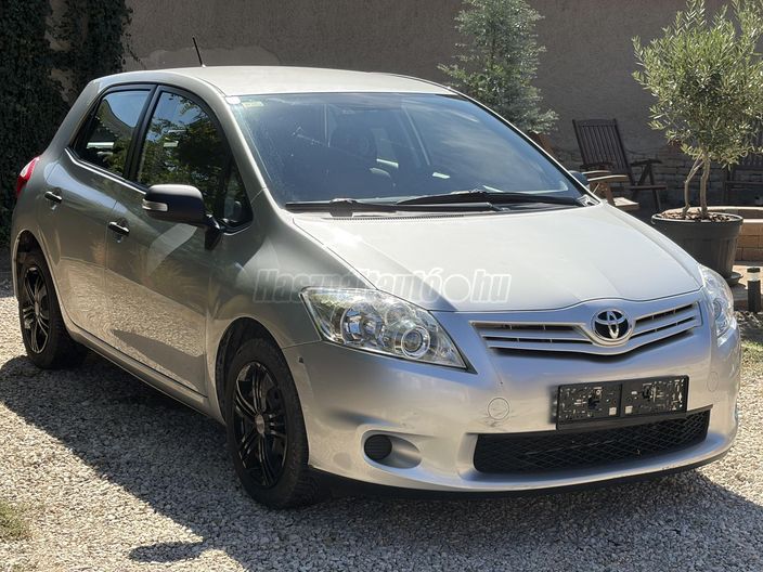 TOYOTA AURIS 1.33 Luna AAC