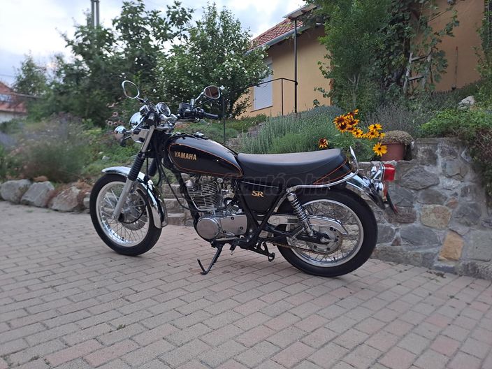 YAMAHA SR 400