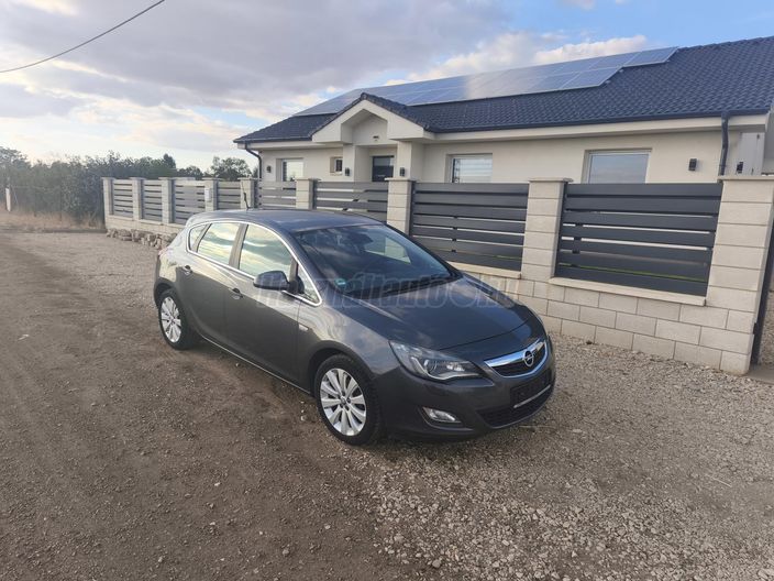 OPEL ASTRA J 1.6 Cosmo