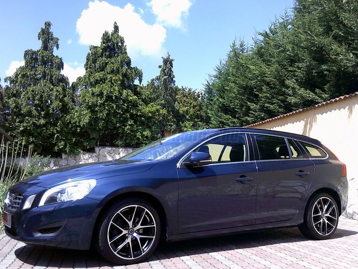 VOLVO V60 2.0 D [D3] Summum
