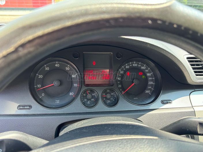 VOLKSWAGEN PASSAT VI 1.6 FSI Comfortline