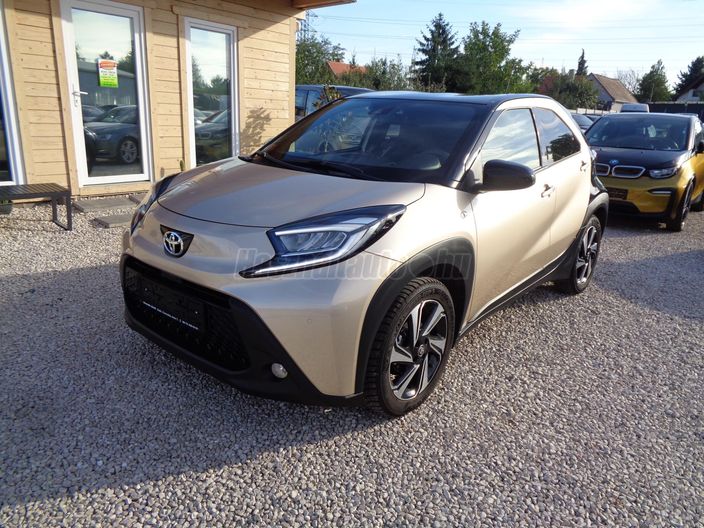 TOYOTA AYGO X 1.0 VVT-i Style Tech Vision CVT