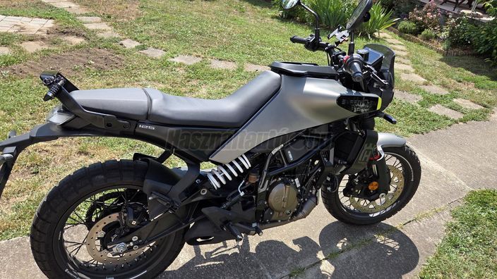 HUSQVARNA SVARTPILEN 125