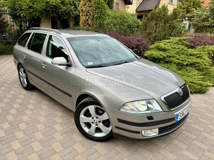 SKODA OCTAVIA Combi 2.0 FSI Elegance