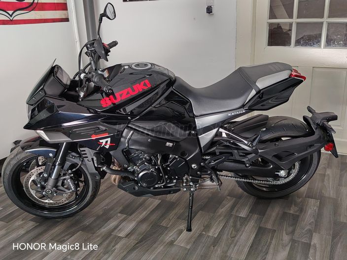 SUZUKI GSX-S 1000 (KATANA)