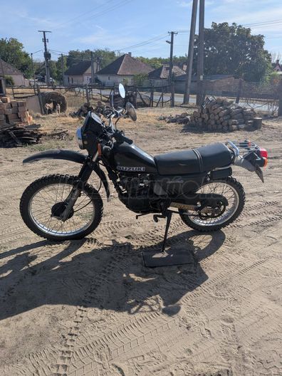 SUZUKI DR 125 SE