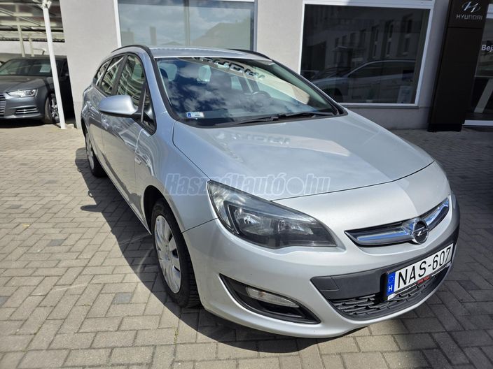 OPEL ASTRA J 1.6 Cosmo
