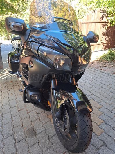 HONDA GL 1800 F6B GOLD WING