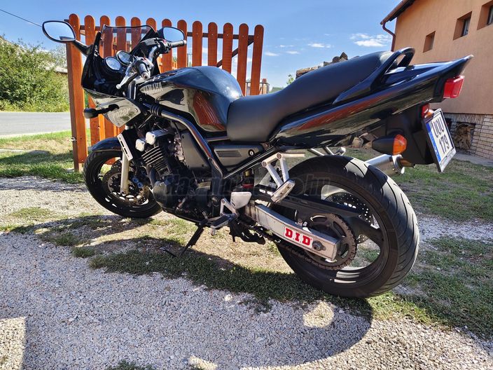 YAMAHA FZS 600 (FAZER)