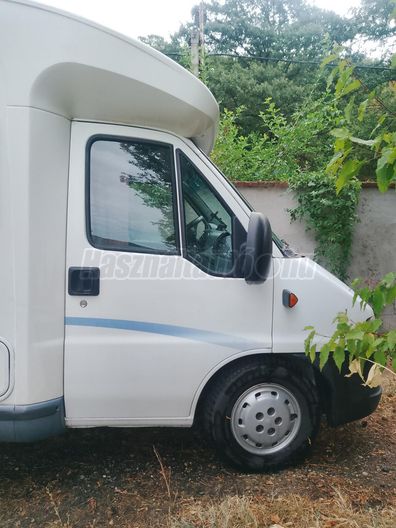 Eladó egy újszerű műszaki állapotban lévő FIAT Chausson lakóautó.Új kora óta hazai!!