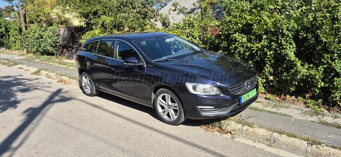 VOLVO V60 2.4 D [D6] PHEV AWD Momentum Geartronic