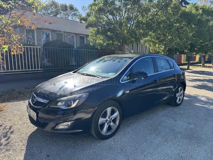 OPEL ASTRA J 1.4 T Cosmo