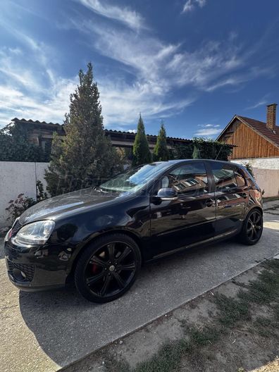 VOLKSWAGEN GOLF V