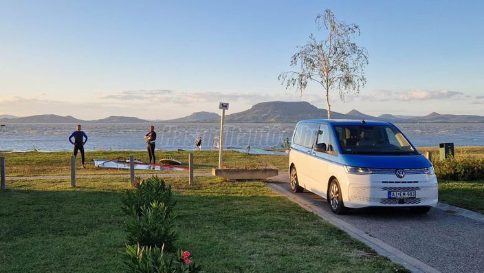 VOLKSWAGEN MULTIVAN 1.4 TSI PHEV DSG RT (7 személyes )