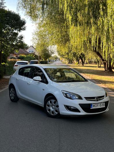 OPEL ASTRA J 1.6 Cosmo