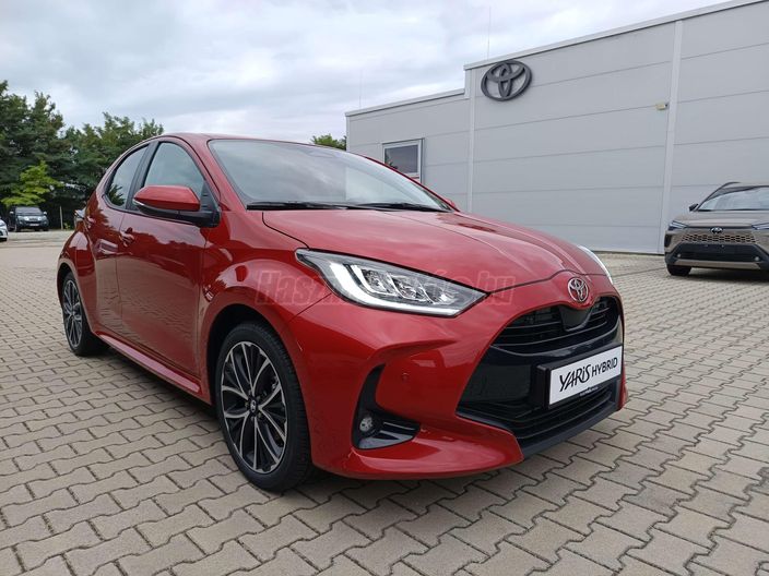 TOYOTA YARIS 1.5 Hybrid Style e-CVT tesztautó minimális km. futással