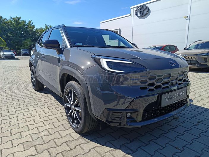 TOYOTA YARIS CROSS 1.5 Hybrid Executive GR Sport Tech VIP tesztautó minimális km. futással