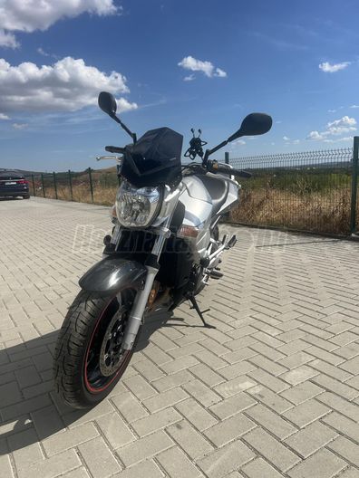 SUZUKI GSR 600