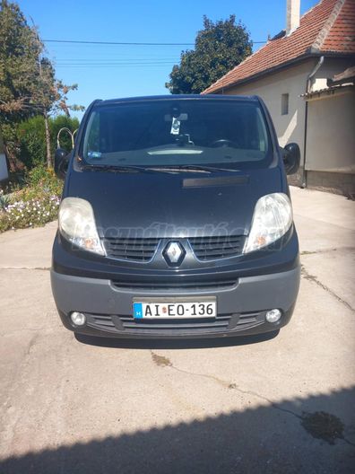 RENAULT Trafic