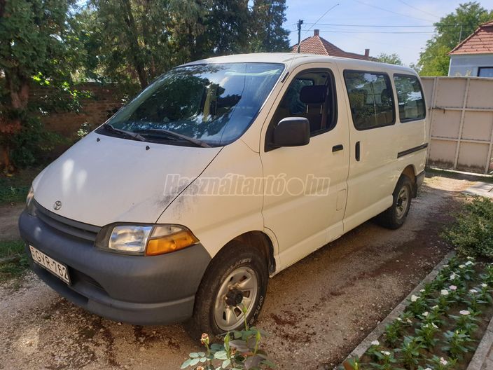 TOYOTA HIACE 2.4 D Glass Van