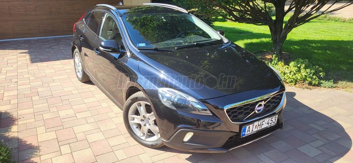 VOLVO V40 Cross Country 1.6 D [D2] Momentum