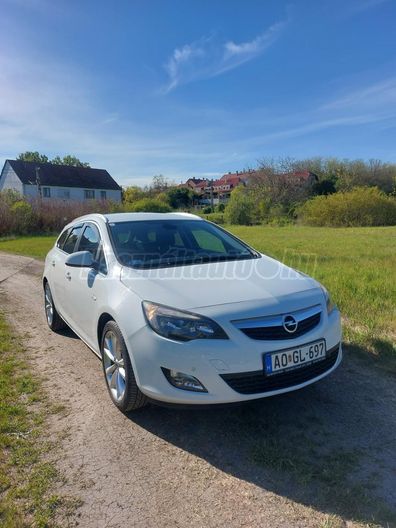 OPEL ASTRA Sports Tourer 1.4 T Cosmo