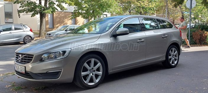 VOLVO V60 2.0 [T3] Momentum