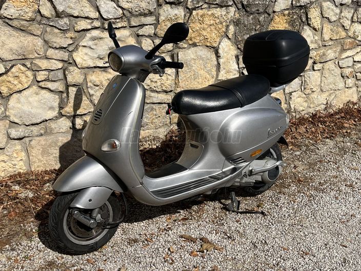 VESPA ET4