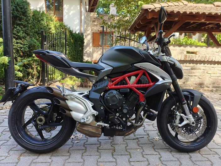 MV AGUSTA BRUTALE 800