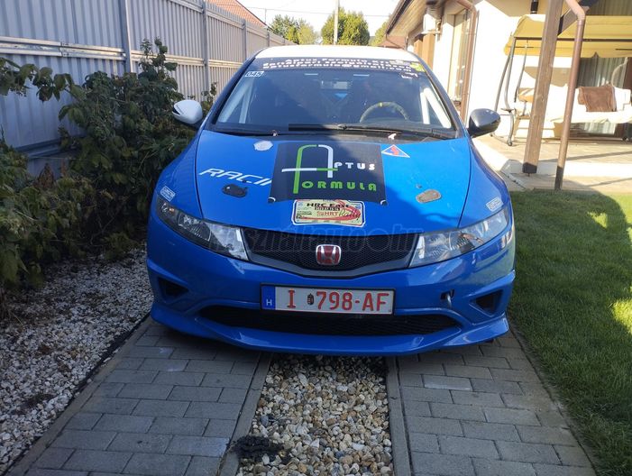 VERSENYAUTÓ EGYEDI