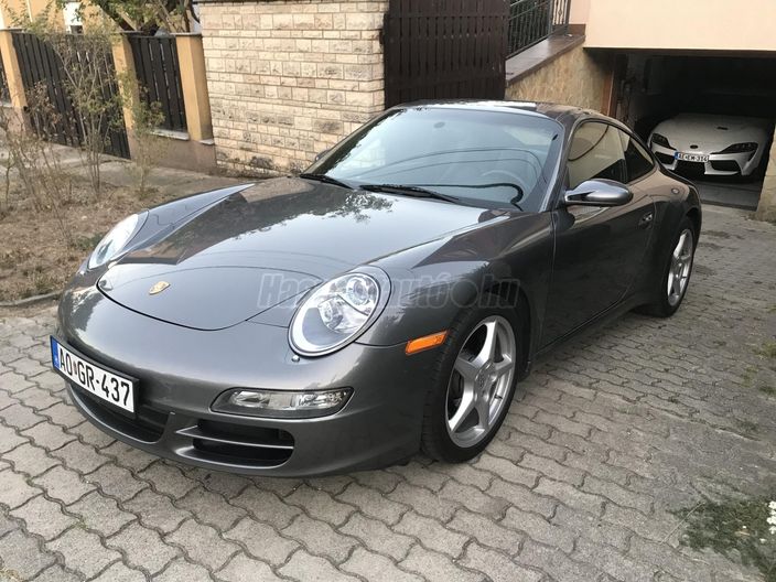 PORSCHE 911 Carrera