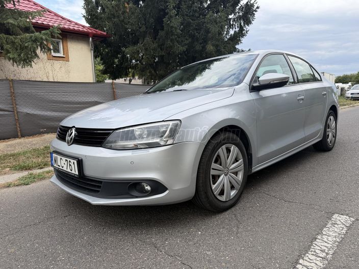 VOLKSWAGEN JETTA VI 1.6 CR TDI Trendline
