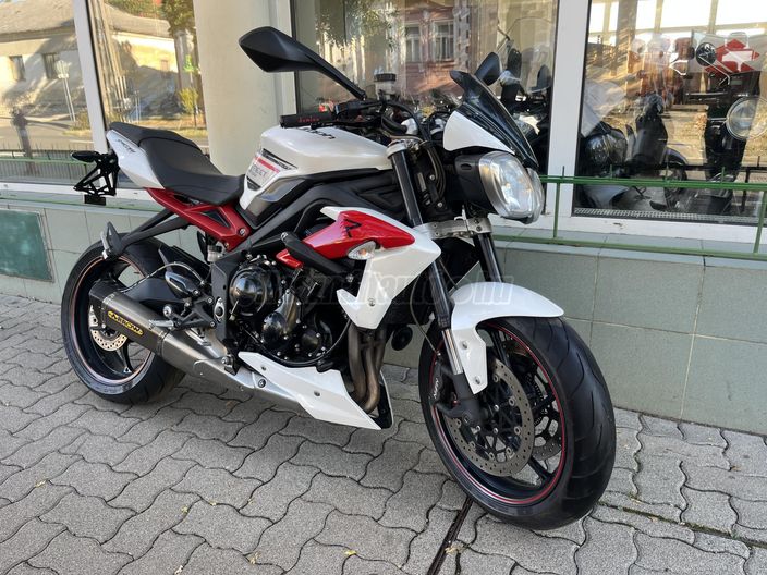 TRIUMPH STREET TRIPLE 675