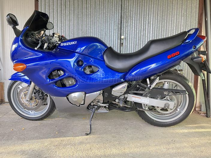 SUZUKI GSX 600 F