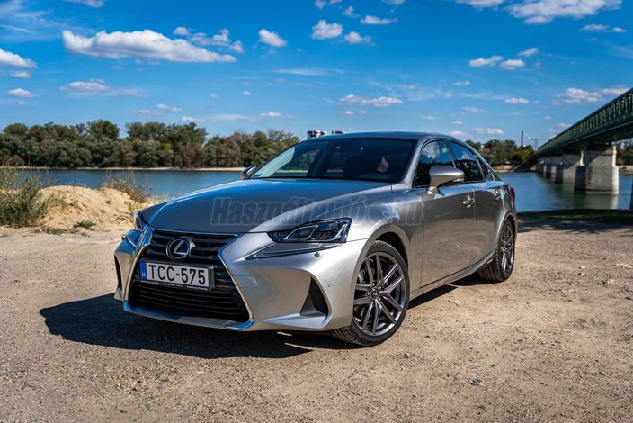 LEXUS IS 300h Luxury Safety CVT