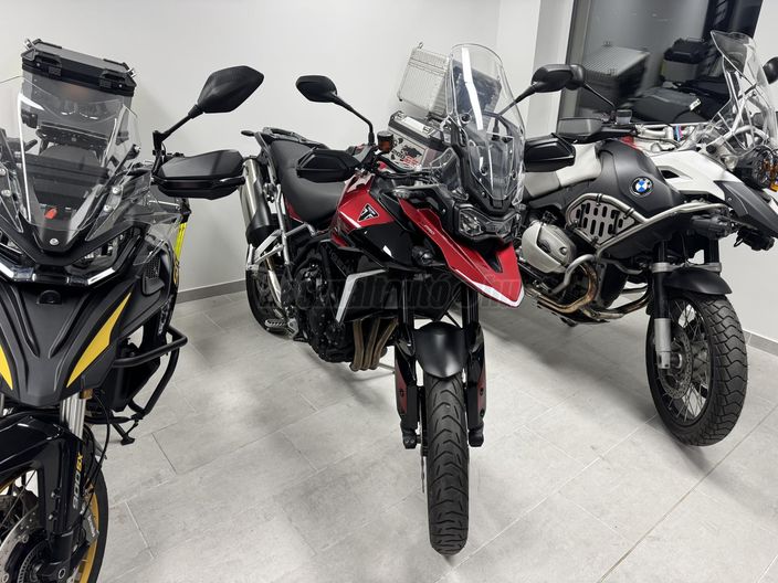 TRIUMPH TIGER 900