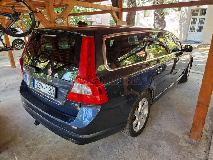 VOLVO V70 2.0 D [D3] Kinetic Geartronic