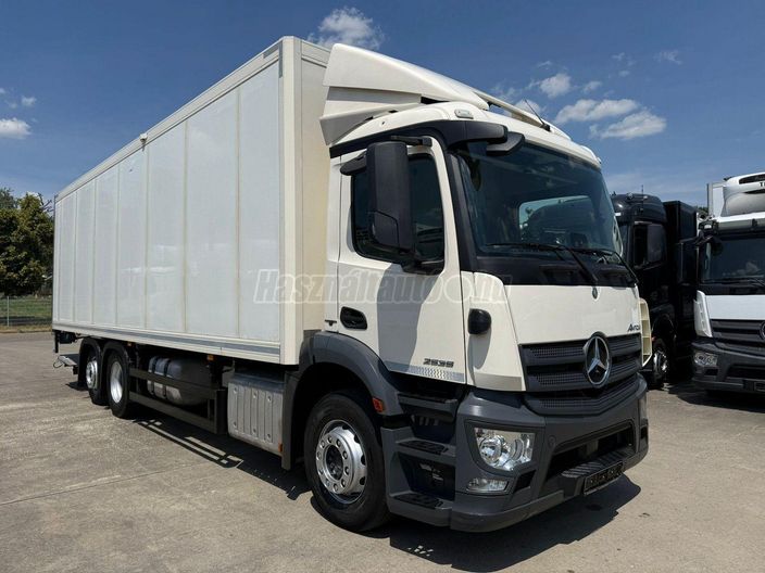 MERCEDES-BENZ ANTOS 2535 6X2 HŰTŐS EMELŐHÁTFALAS