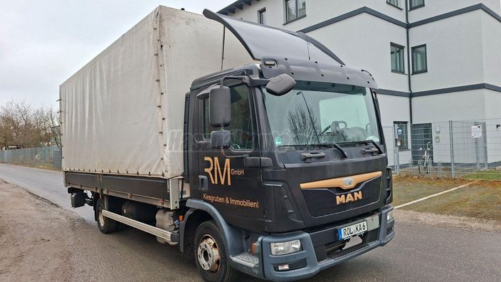 MAN TGL 8.180 4X2 PONYVÁS EMELŐHÁTFALAS