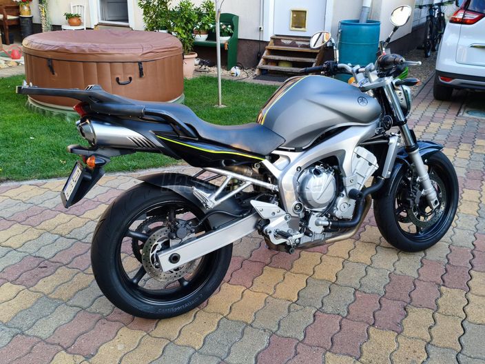 YAMAHA FZ6-N