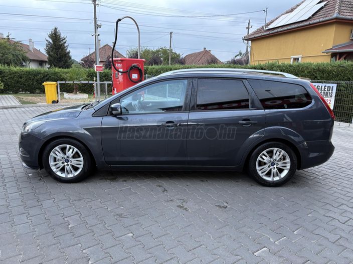 FORD FOCUS 1.8 FFV Titanium