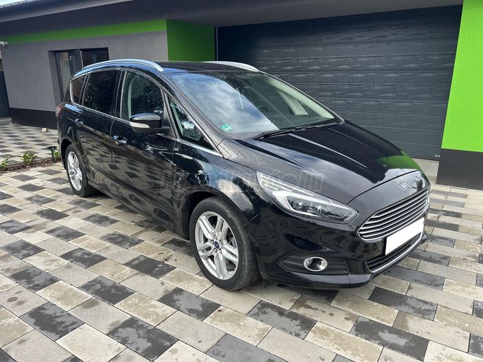 FORD S-MAX 2.0 TDCi Titanium AWD [7 személy]