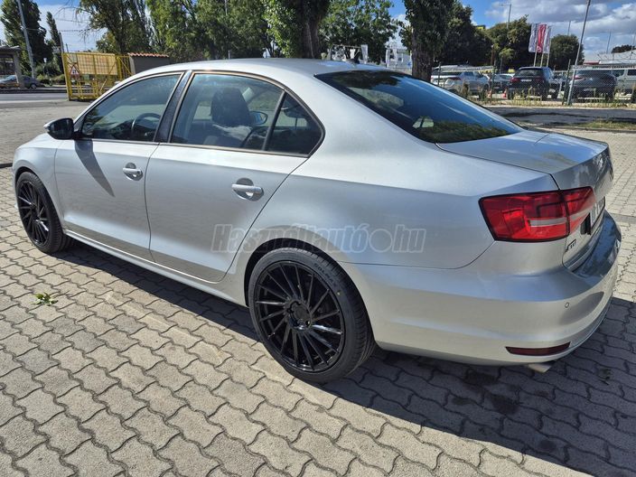 VOLKSWAGEN JETTA 1.4 TSI BMT Trendline