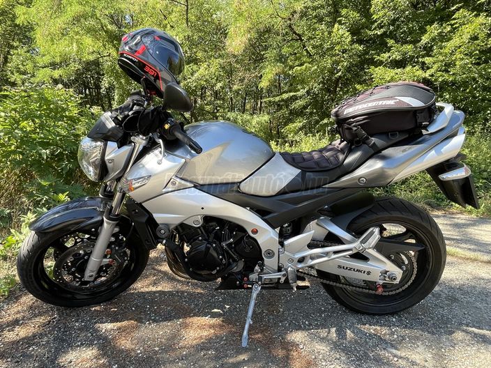 SUZUKI GSR 600
