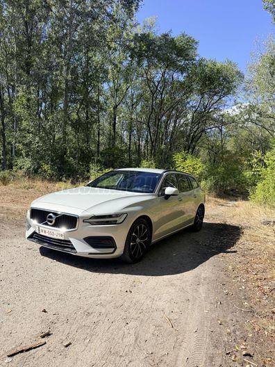 VOLVO V60 2.0 D [D3] Momentum Geartronic