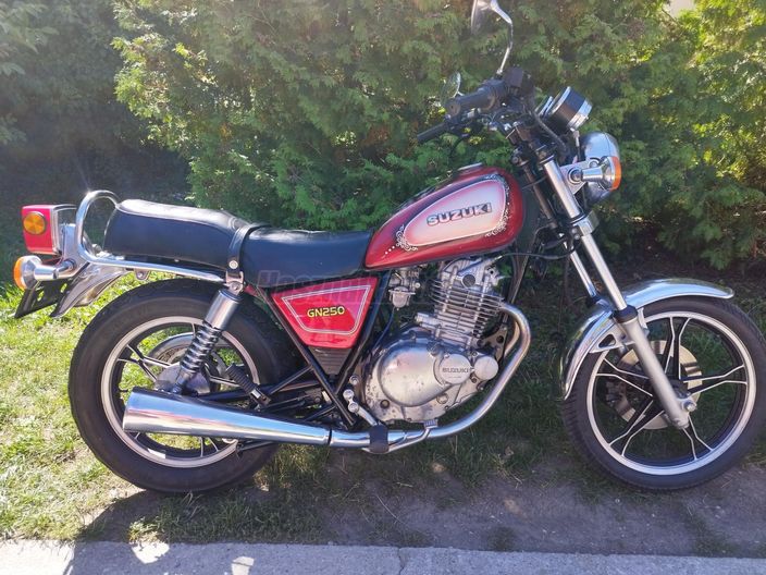 SUZUKI GN 250